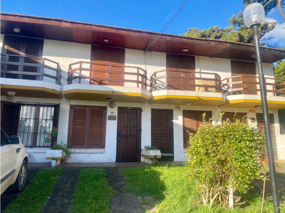 Villa Gesell duplex en pasaje 123 cerca de la playa