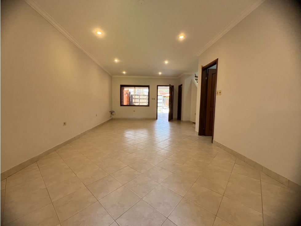 Duplex con un buen patio a tan solo 3 minutos del Paseo La Galeria - 2