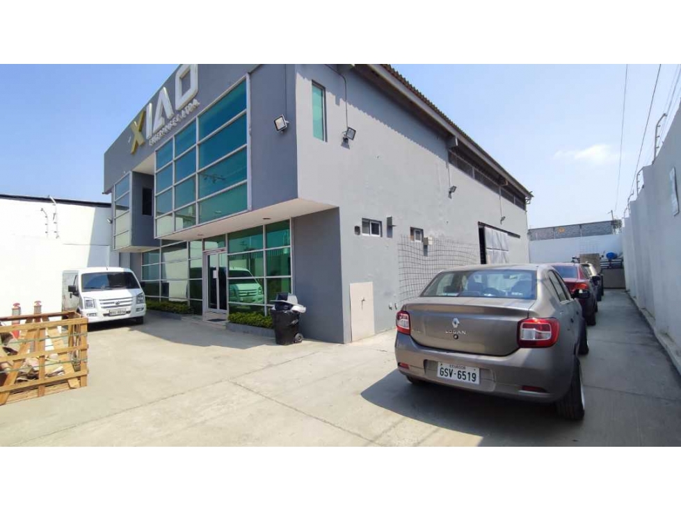 EDIFICIO COMERCIAL CON GALPÓN BODEGA EN VENTA ZONA MÉDICA DURÁN NORTE - 4