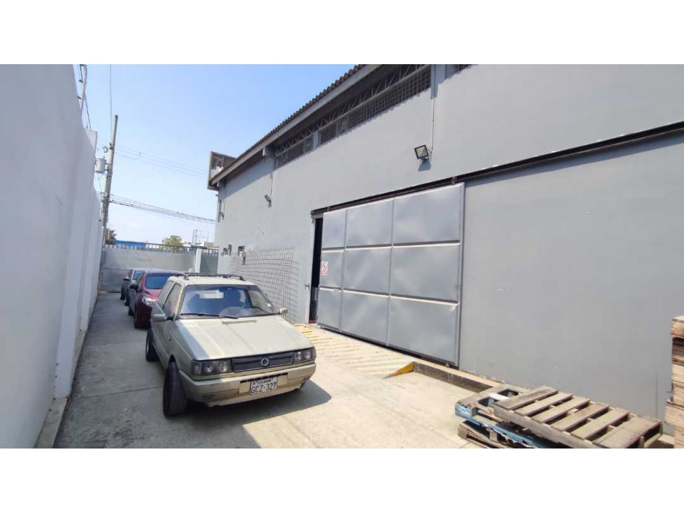 EDIFICIO COMERCIAL CON GALPÓN BODEGA EN VENTA ZONA MÉDICA DURÁN NORTE - 5