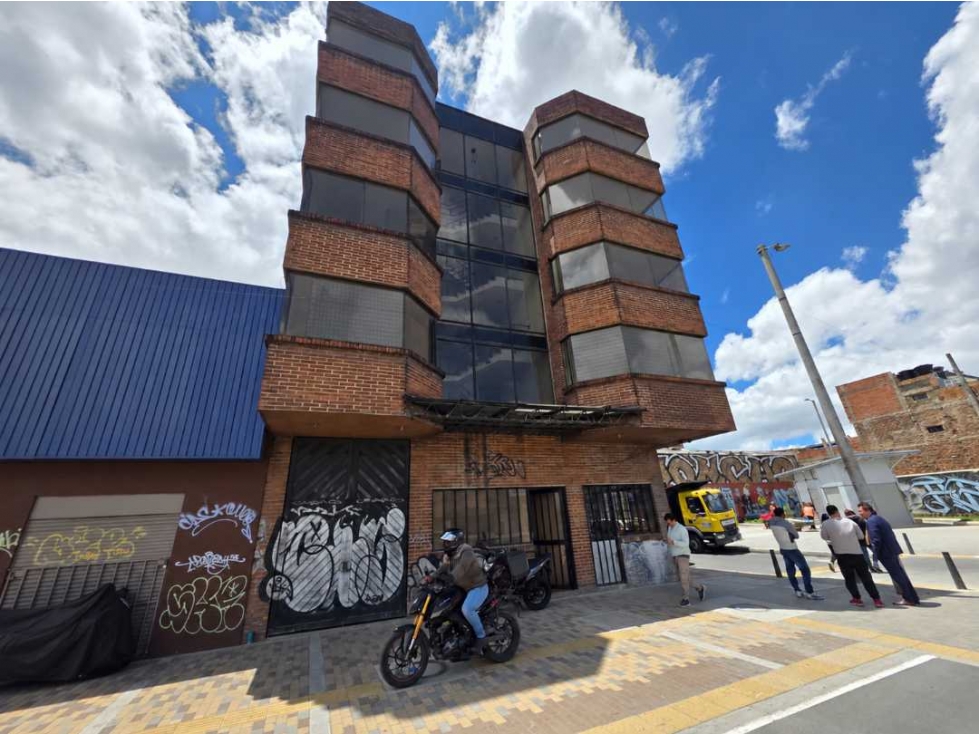 EDIFICIO COMERCIAL EN VENTA BOGOTÁ BARRIO SALAZAR GÓMEZ- PUENTE ARANDA - 1