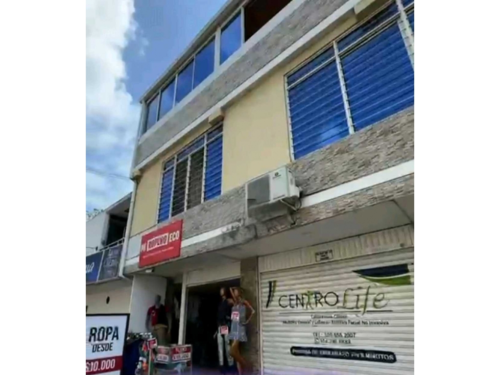 EN OFERTA-EDIFICIO con 3 locales y 5 apartamentos en el norte de Cali