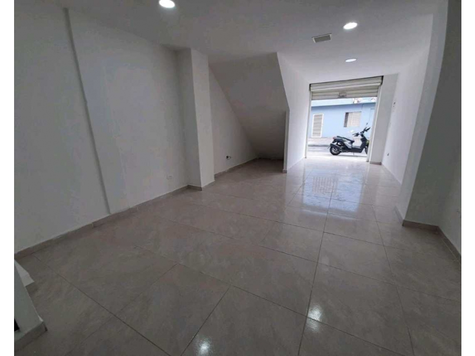 EN OFERTA-EDIFICIO con 3 locales y 5 apartamentos en el norte de Cali — foto 3