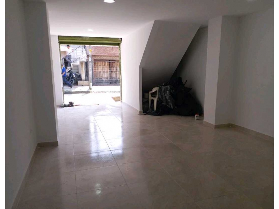 EN OFERTA-EDIFICIO con 3 locales y 5 apartamentos en el norte de Cali — foto 2