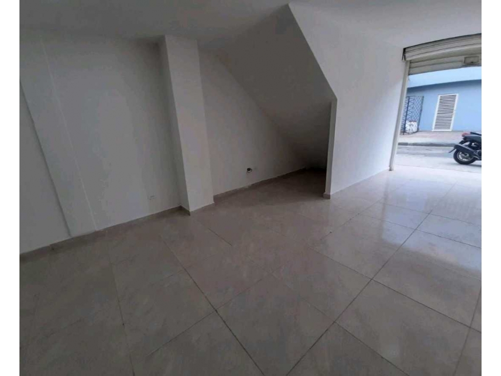 EN OFERTA-EDIFICIO con 3 locales y 5 apartamentos en el norte de Cali — foto 4