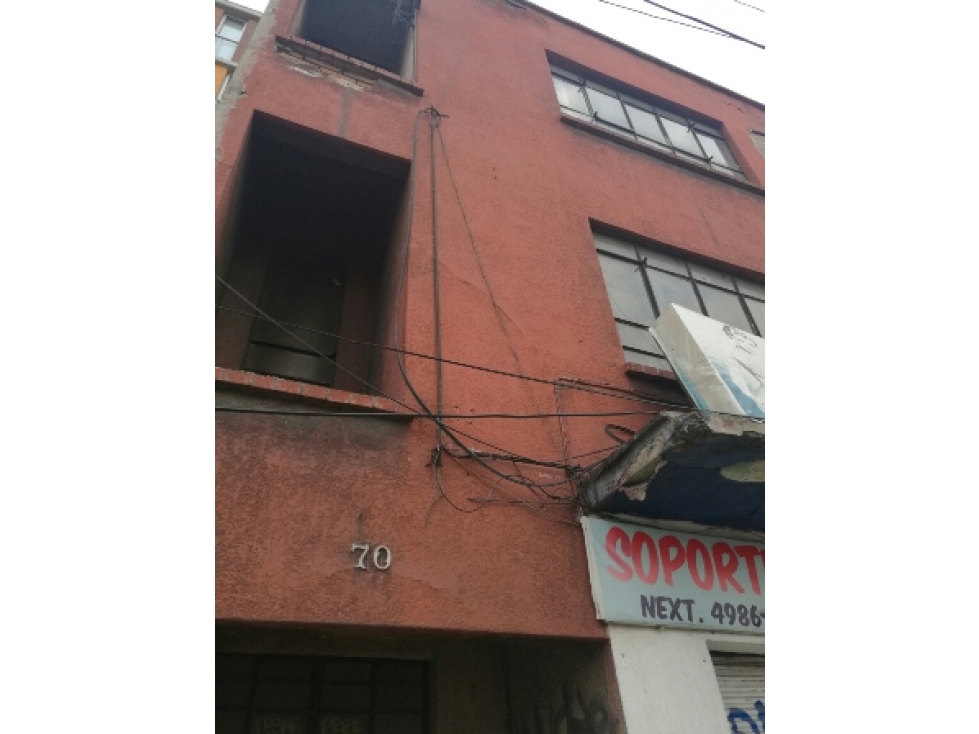 Edificio con Departamentos y Local Comercial en Santo Tomás, CDMX