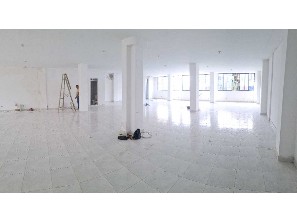 ¡OPORTUNIDAD! Edificio 6 pisos y 2.200 m2 en Centro de Buenaventura - 4