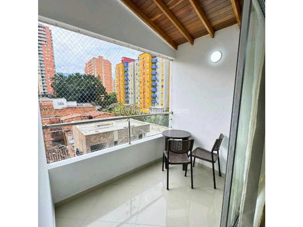 Edificio de Apartamentos para la Venta en Medellín - 2
