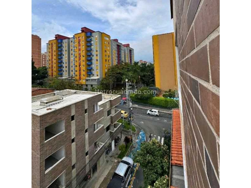 Edificio de Apartamentos para la Venta en Medellín - 3