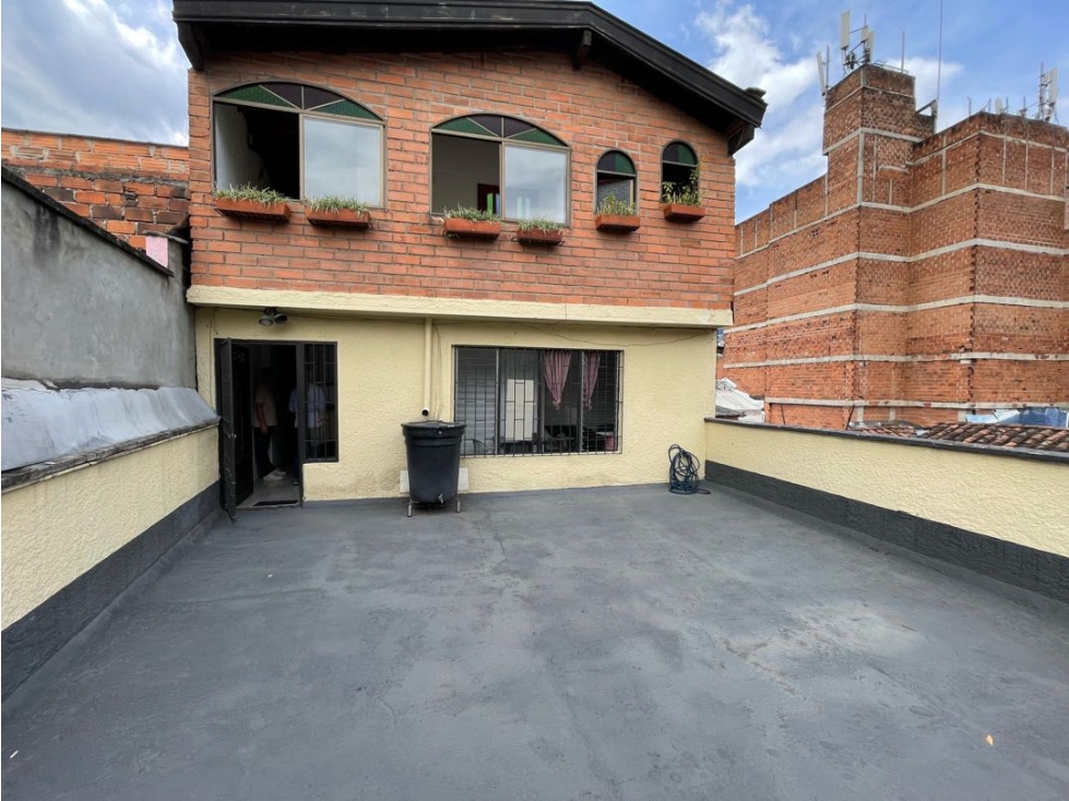 Edificio de uso mixto en venta de 544.63 m² en el Centro de Envigado - 2