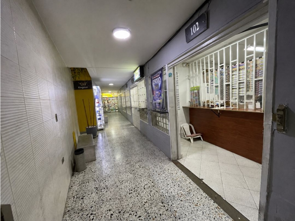 Edificio de uso mixto en venta de 544.63 m² en el Centro de Envigado - 3