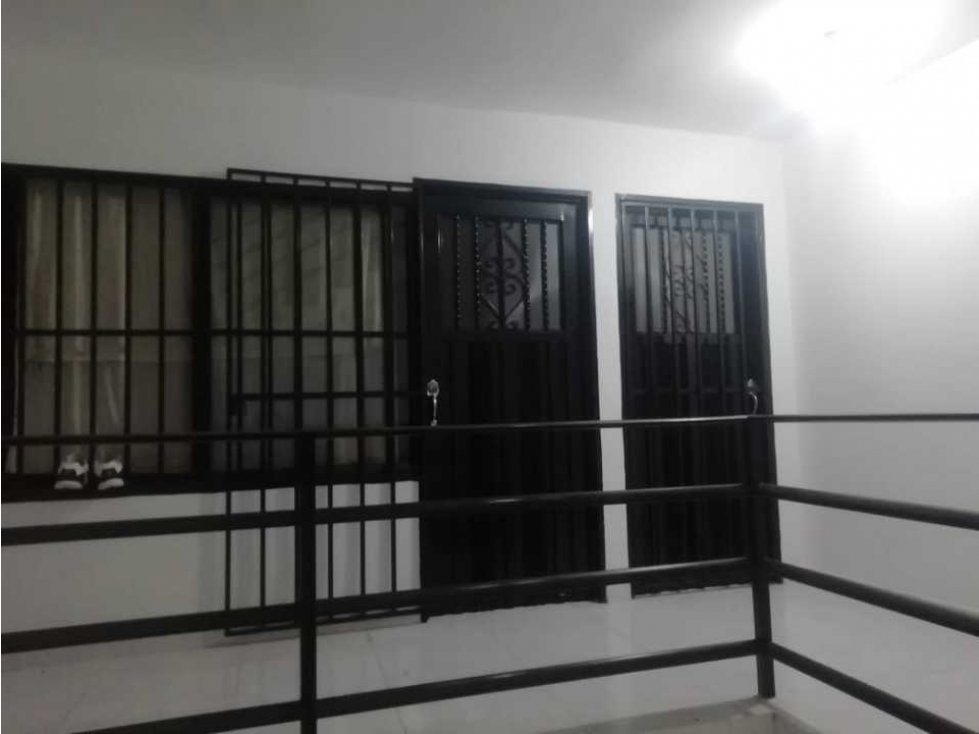 Edificio en colseguros — foto 2