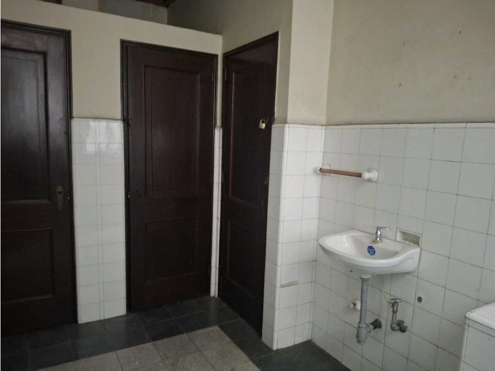 EDIFICIO EN VENTA CON LOCALES, ALMACENES Y OFICINAS CENTRO MEDELLIN — foto 6