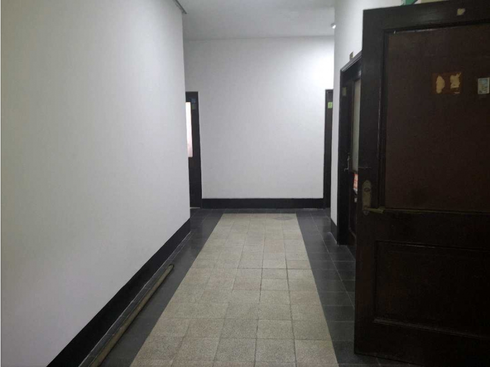 EDIFICIO EN VENTA CON LOCALES, ALMACENES Y OFICINAS CENTRO MEDELLIN — foto 2