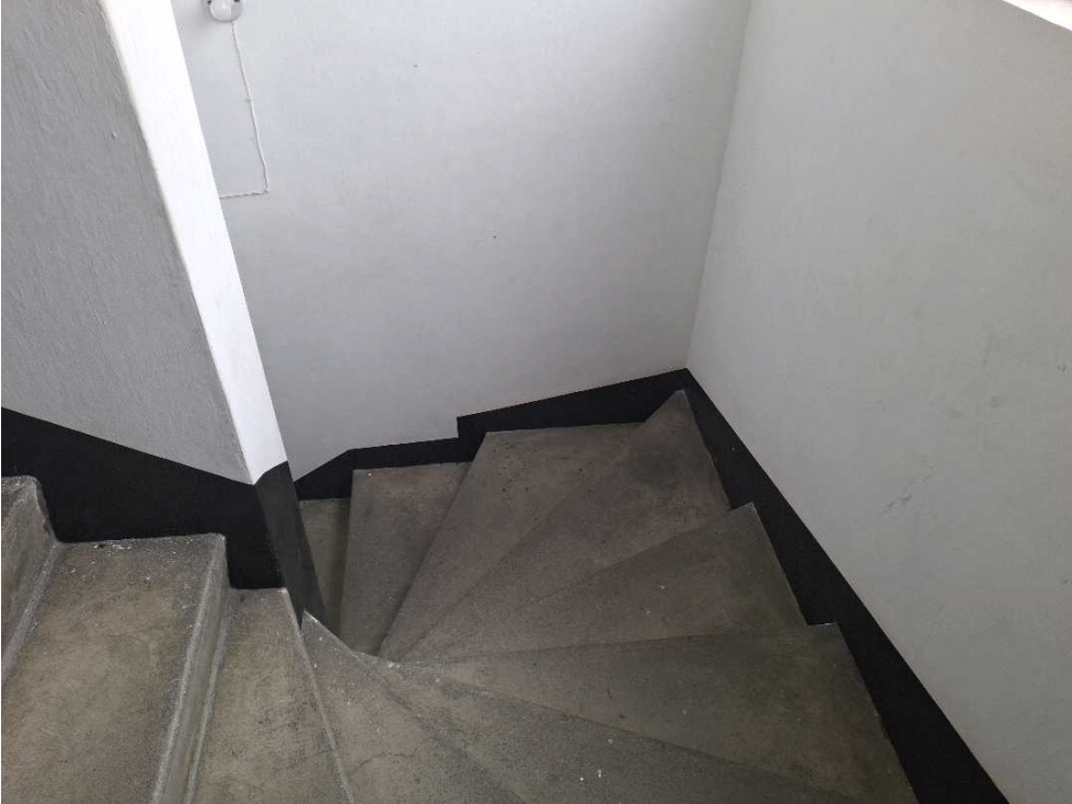 EDIFICIO EN VENTA CON LOCALES, ALMACENES Y OFICINAS CENTRO MEDELLIN — foto 3