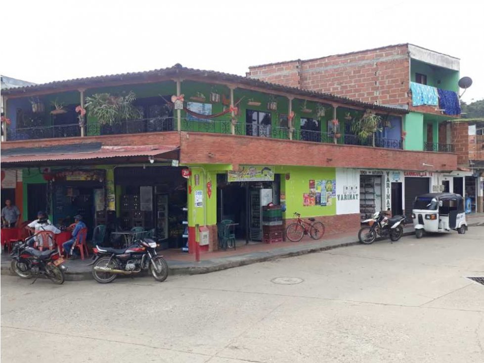 Casa y locales en venta , en vegachi , Antioquia, Colombia.