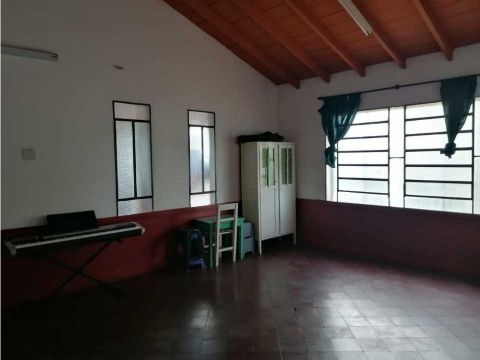 EDIFICIO PARA CENTRO ESTUDIANTIL EN IMPORTANTE BARRIO DE ASUNCION - 5