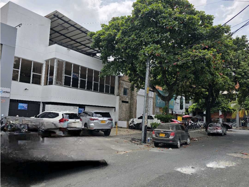 EDIFICIO para LOCAL oficinas y bodega frente CC PASARELA NORTE DE CALI