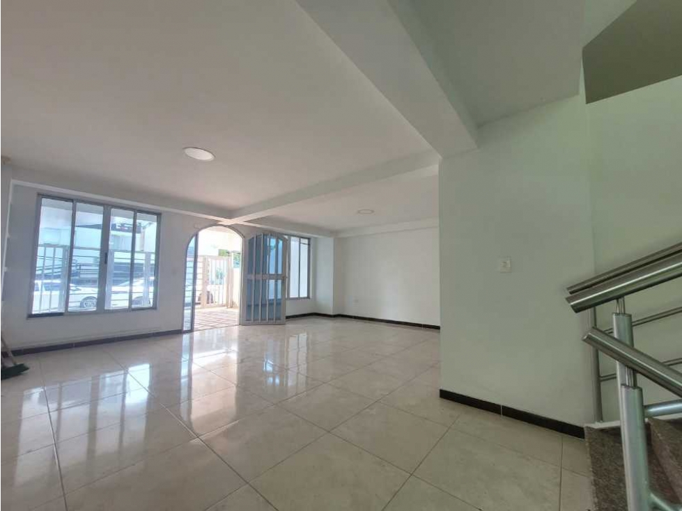 Edificio para negocio en el barrio Maraya - 4
