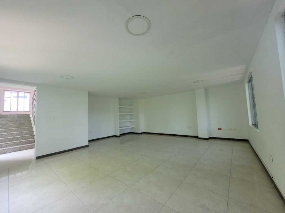 Edificio para negocio en el barrio Maraya - 6