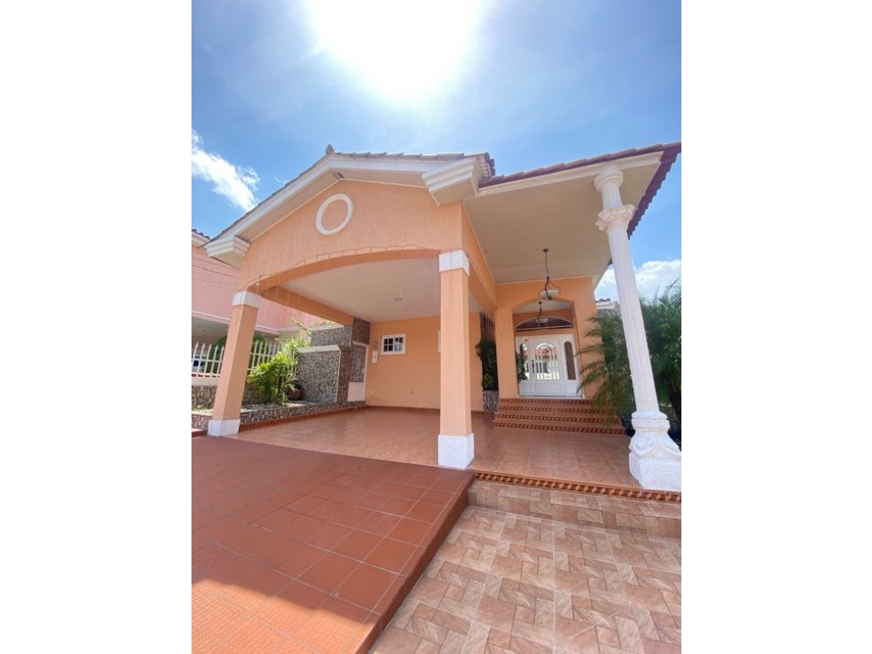 EL BOSQUE/ RESIDENCIAL EL DORAL \VENTA DE CASA