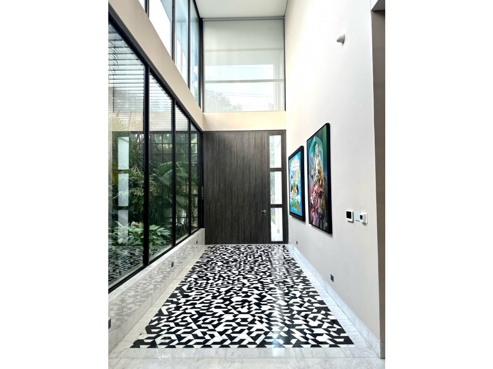 ELEGANTE CASA DE 438 metros EN SECTOR EXCLUSIVO