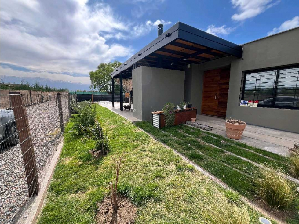 Elegante hogar de lujo con vista a la montaña y amplios espacios - 2