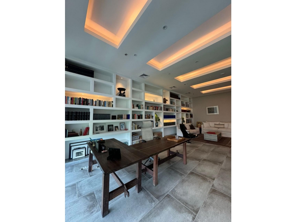 ELEGANTE OFICINA EN VENTA Y/O ARRIENDO EN CENTRO EMPRESARIAL