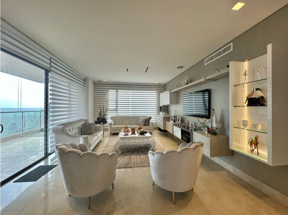 ELEGANTE Y EXCLUSIVO APARTAMENTO EN VENTA EN BARRIO EL GOLF — foto 2