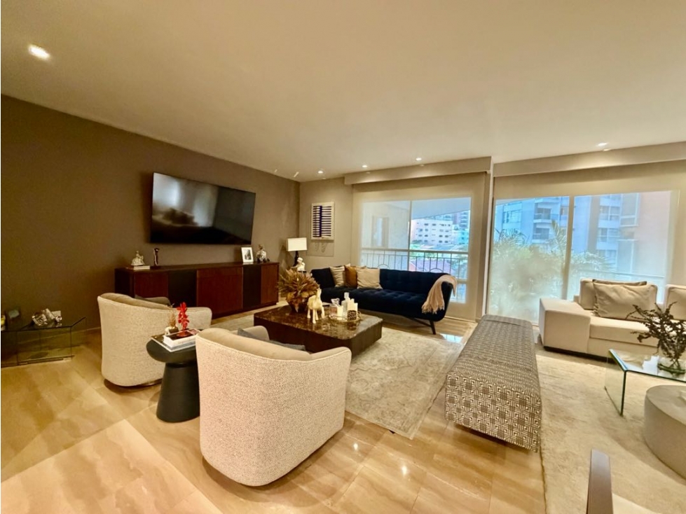 ELEGANTE Y TOTALMENTE REMODELADO APARTAMENTO EN VENTA DE 192 METROS — foto 6