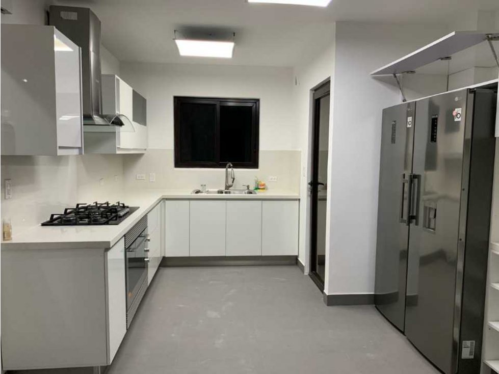 EMBASSY VILLAGE. Remodelado con amplios espacios
