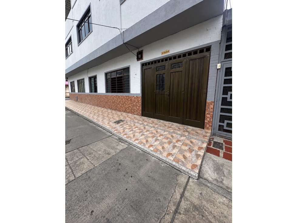 EN ALQUILER APARTAMENTO PRIMER PISO BARRIO BIZERTA