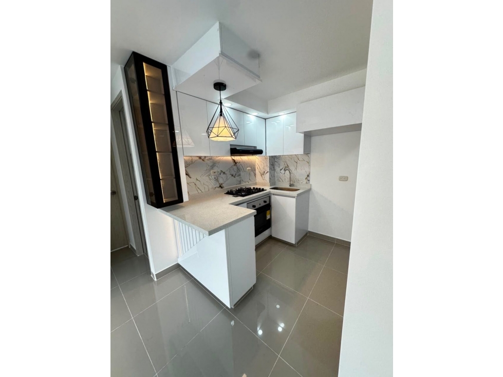 EN ALQUILER APARTAMENTO TERCER PISO VENECIA DE LA ITALIA PALMIRA VALLE