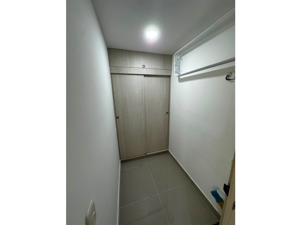 EN ALQUILER APARTAMENTO TERCER PISO VENECIA DE LA ITALIA PALMIRA VALLE — foto 4