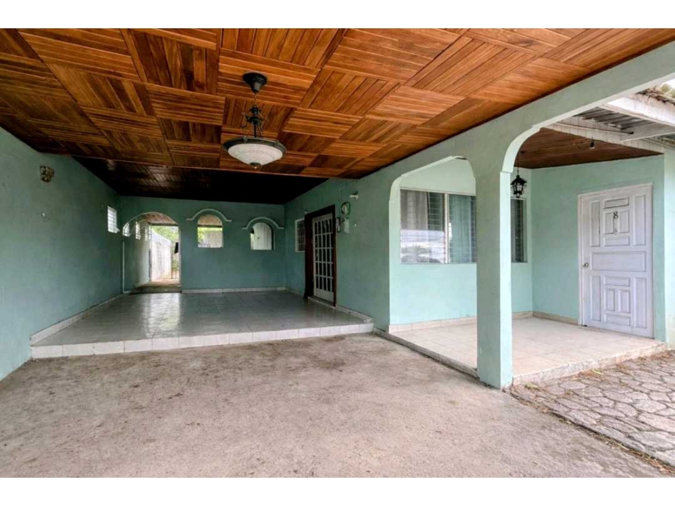En venta amplia casa con valor comercial en Doleguita David