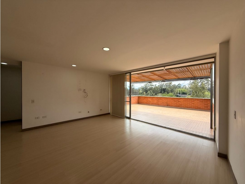 En arriendo apartamento en Campus vista al lago