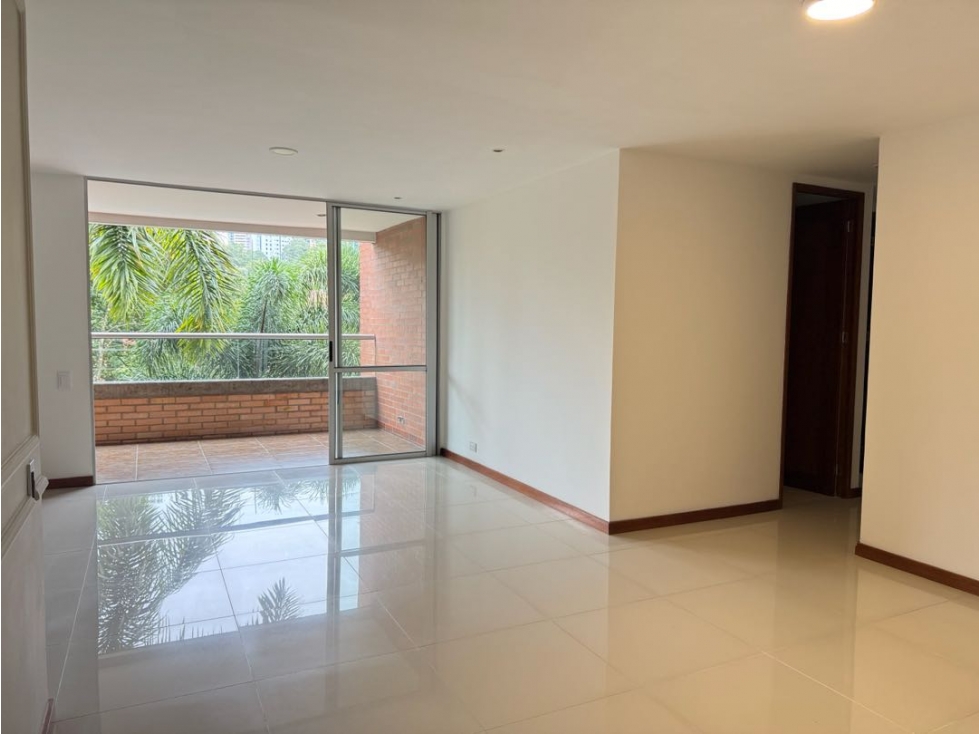 En arriendo apartamento en la loma de benedictinos — foto 2
