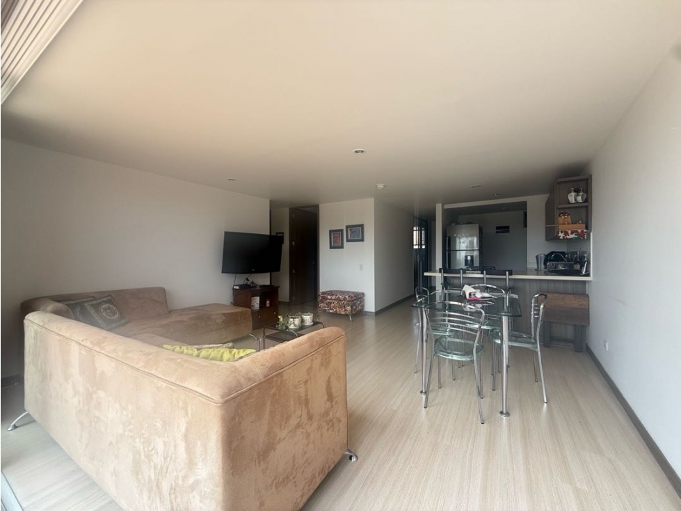 En arriendo apartamento en Rionegro con terraza y vista a un lago — foto 4