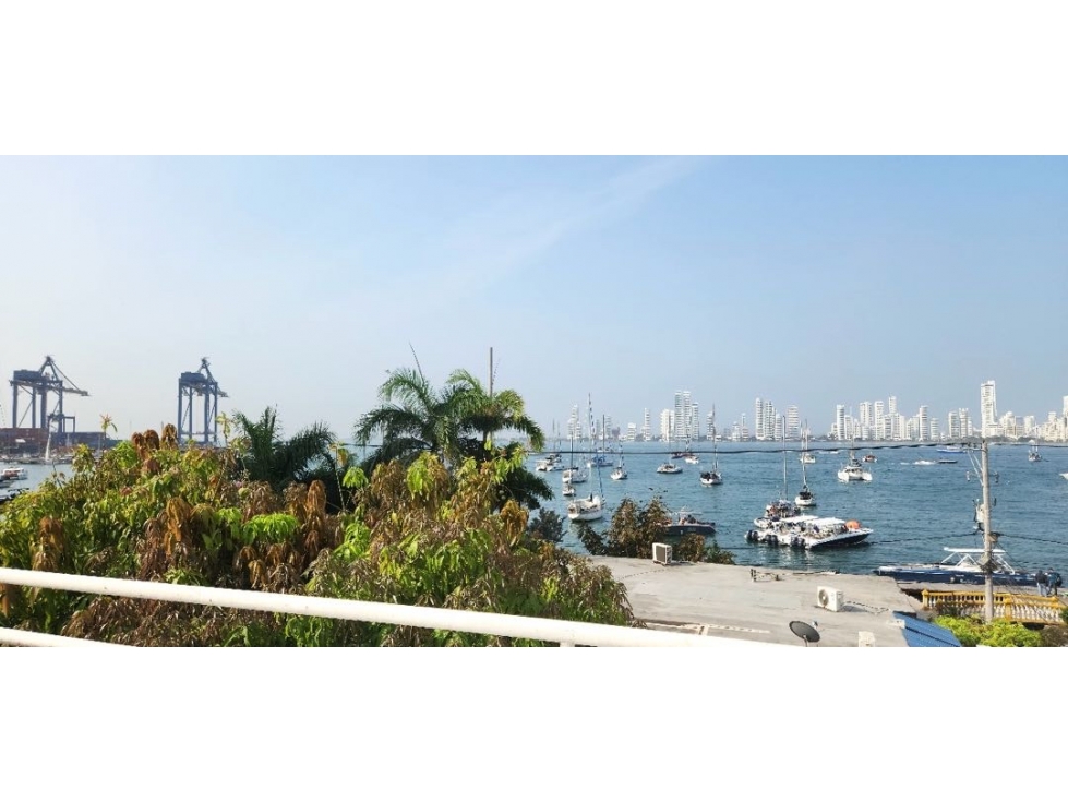En manga vendo casa de 4 niveles a pocos pasos d la Bahía .