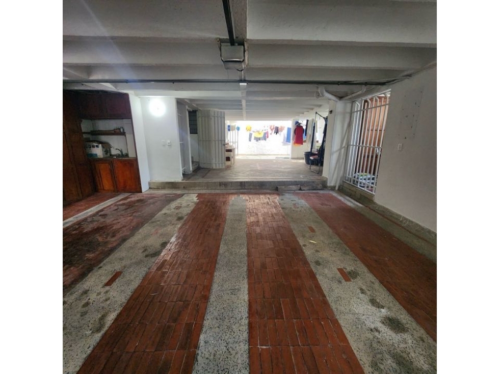 En manga vendo casa de 4 niveles a pocos pasos d la Bahía . — foto 2