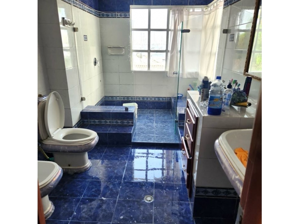 En manga vendo casa de 4 niveles a pocos pasos d la Bahía . — foto 6