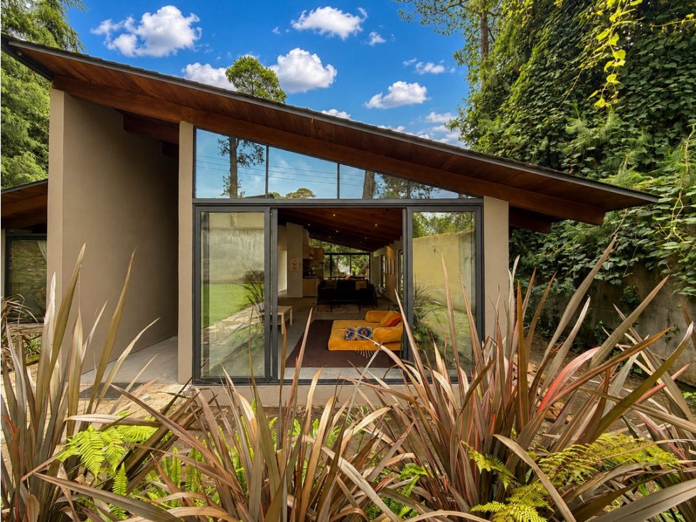 EN RENTA | MODERNA | FRACCIONAMIENTO | JACUZZI | JARDÍN Y BOSQUE — foto 3