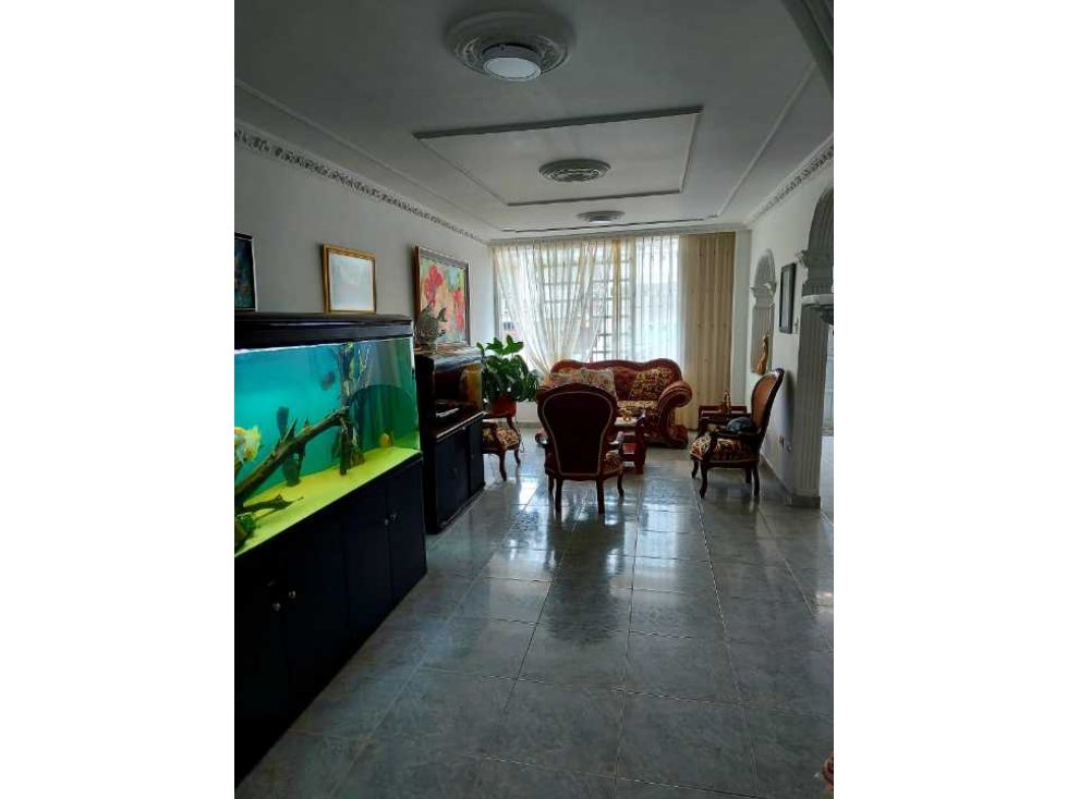 En Venta amplia casa de 5 habitaciones en el norte de Armenia