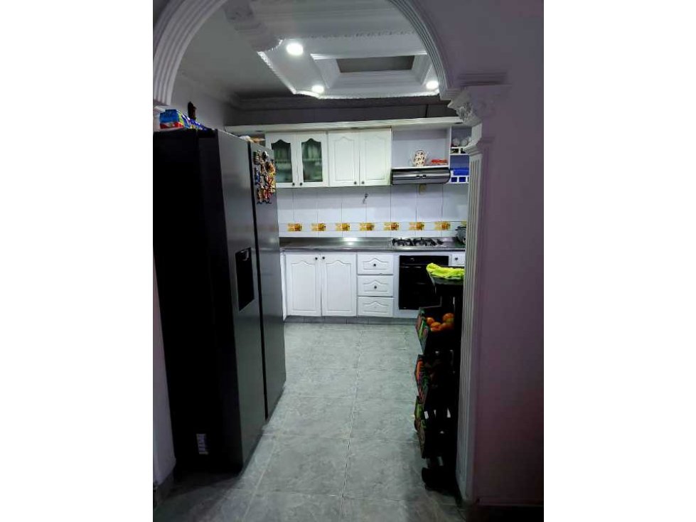 En Venta amplia casa de 5 habitaciones en el norte de Armenia — foto 2