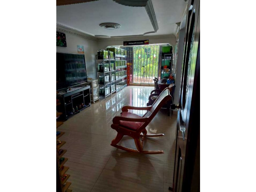 En Venta amplia casa de 5 habitaciones en el norte de Armenia — foto 4