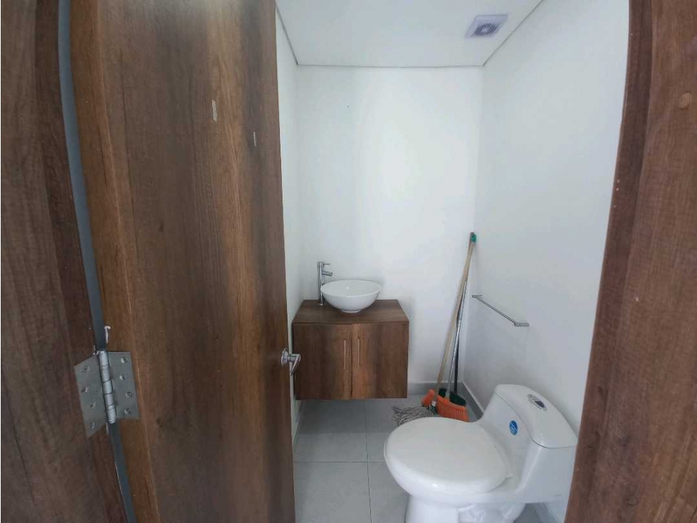 En Venta/Arriendo amplia oficina en sector Bellavista Santa Marta - 6