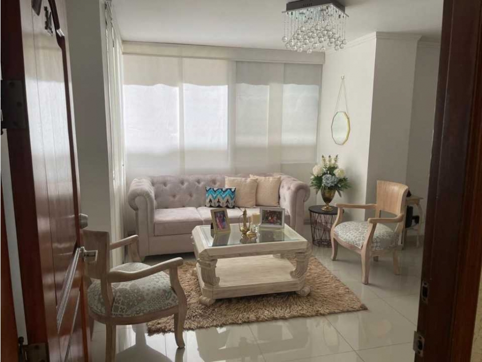 En venta amplio apartamento en el barrio El Prado