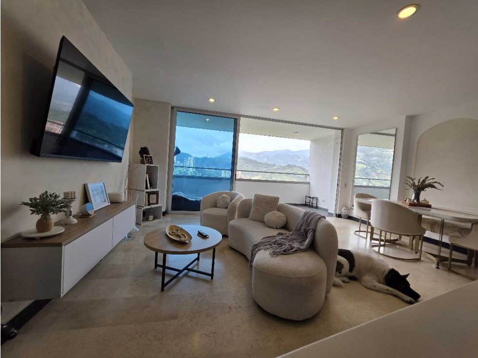 En venta amplio apartamento en Sabaneta, hermosa vista — foto 2