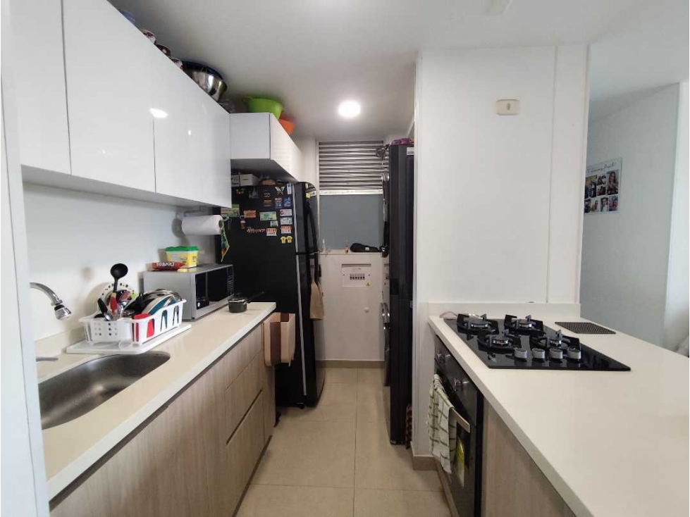 En Venta Apartamento de 3 Habitaciones, Parqueadero y Deposito Leonora - 1