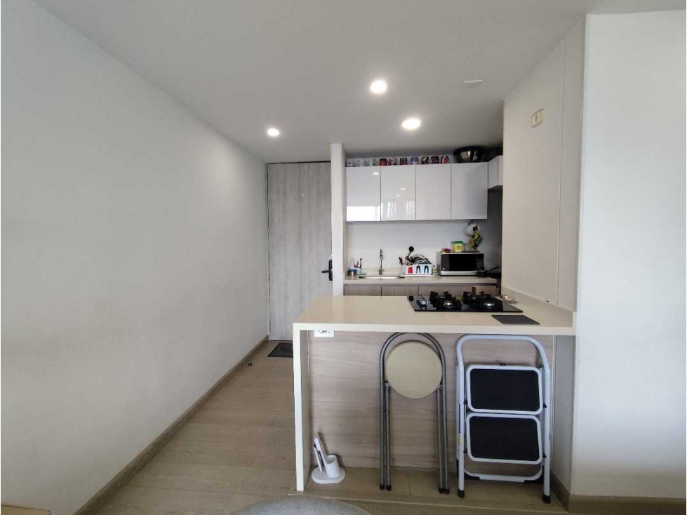 En Venta Apartamento de 3 Habitaciones, Parqueadero y Deposito Leonora - 2
